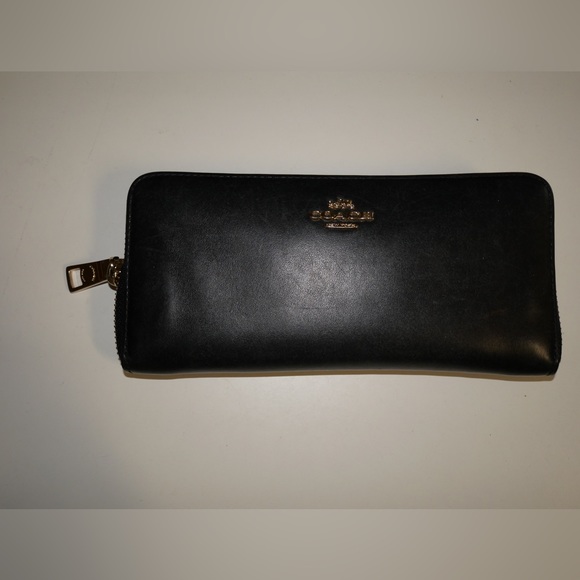 Coach - Picture 2 of 3